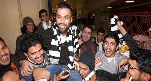 بالصور .. استقبال حافل للفلسطيني "خليلي" من الجماهير الشبابية